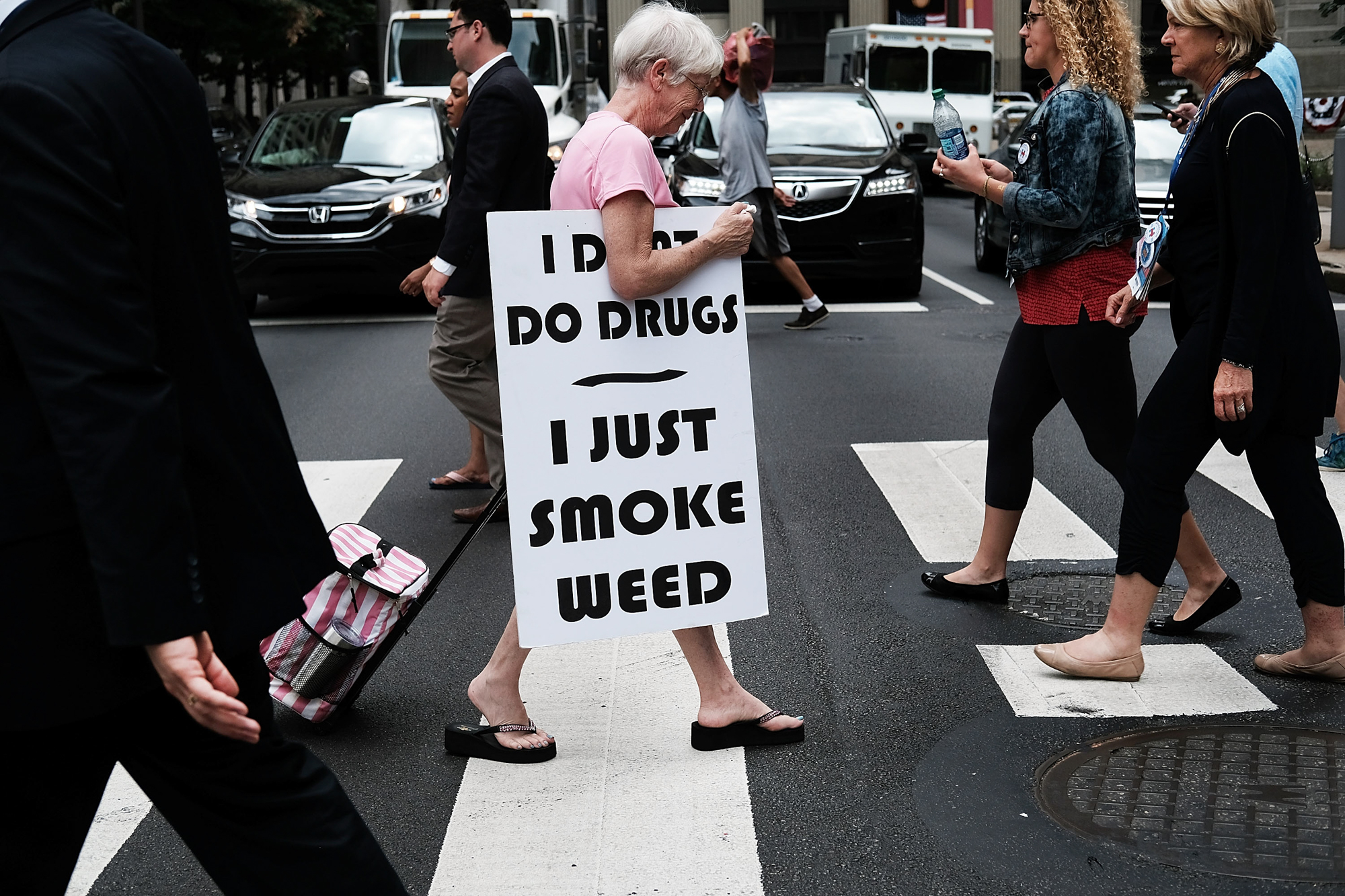 Do women smoke more weed than men 2 of 2 Women smoke more weed than men, report finds